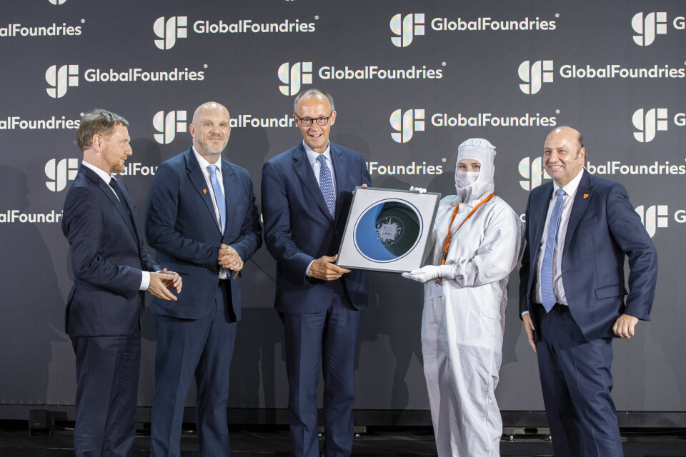 Bei seinem Besuch von GlobalFoundries in Dresden sagte Bundeskanzler Friedrich Merz (m.): „Das SPRINT-Projekt ist ein Bekenntnis zum Industriestandort und zum Innovationsstandort Deutschland – und vor allem zur Souveränität unseres Landes und Europas.“