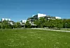 Platz 2, Technical University of Munich
Die Technical University of Munich erreicht im deutschen Ranking Platz 2. Weltweit liegt die TUM auf Rang 50 und erzielt einen Overall Score von 75,3. Bei der Reputation unter Arbeitgebern erreicht sie mit 75,8 Punkten den höchsten Wert der deutschen Hochschulen in dieser Übersicht. Das Department forscht sowohl in grundlegenden Gebieten als auch an Anwendungen für Ingenieurwissenschaften, Informatik und Life Sciences. Das Spektrum reicht von Analysis, Geometrie und mathematischer Physik bis zu Optimierung, Numerik, Data Science und Scientific Computing.