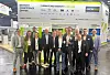 Personengruppe steht vor dem Memphis Electronic Messestand mit Memory Competence Center Beschriftung.