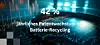 Symbolbild mit Leiterplatte und Vergrößerungsglas, darüber der Schriftzug 42 % jährliches Patentwachstum bei Batterie-Recycling