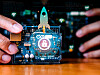 Warum beschleunigt Arduino UNO Q sichere Produkte? Hybrid-Architektur mit Dragonwing, CRA-Fokus und DevOps-Power treiben Entwicklungen voran.