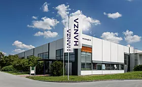 <strong>Platz 1: Was aus BMK unter dem Dach von Hanza wird</strong><br>
<a href="https://www.all-electronics.de/elektronik-fertigung/was-aus-bmk-unter-dem-dach-von-hanza-wird/2677625">BMK gehört jetzt zur Hanza-Gruppe – ein Schritt mit Signalwirkung für den Elektronikfertigungsstandort Augsburg. Was steckt hinter dem Zusammenschluss, und was verändert sich für Mitarbeitende, Kunden und die strategische Ausrichtung? Die BMK-Geschäftsleitung erklärt im Gespräch mit der Redaktion, warum BMK eine Schlüsselrolle spielt und wie die gemeinsame Zukunft aussieht.</a><br>