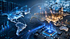 Digitale Weltkarte mit leuchtenden Datenverbindungen und Chip-Elementen als Symbol für den globalen EMS-Markt.