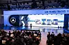 Mercedes-Benz präsentiert auf der IAA Transportation vor Publikum mehrere Lkw-Modelle und Antriebskonzepte auf einer großen Messebühne.