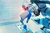 Blau-grau beleuchteter Industrieroboterarm mit Greifer über einer kleinen elektronischen Baugruppe; technisch inszenierte Aufnahme.