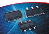 Drei schwarze rechteckige Leistungshalbleitermodule von StarPower mit mehreren metallischen Anschlussfahnen auf einem blau-roten grafischen Hintergrund mit diagonalen Linien.
