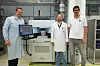 Andreas Keller, Thomas Janda und Marco Heiligensetzer (von li.) vor dem CuttingMaster