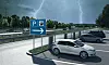 Schutz auch bei Gewitter: Ladeeinrichtungen müssen bei jedem Wetter sicher und zuverlässig funktionieren.