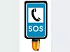 Autobahnschild mit SOS und Telefon-Piktogram mit orangener Blitzleuchte