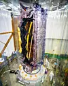 Das James-Webb-Weltraumteleskop auf seiner Trägerrakete – bevor es in die Raketenverkleidung eingekapselt wurde.