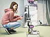 Spielerisch den Umgang mit Robotik ausprobieren - nur ein Angebot des Girls‘Day 2023, um Mädchen für technische Berufe zu interessieren.