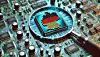 Leiterplatte mit einem Chip mit den deutschen Umrissen drauf. Eine Lupe vergrößert den Chip.