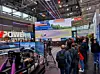 Riesige Leinwand mit einem Rennspiel auf der electronica 2024