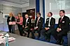 Gute Stimmung – prima Zukunft: Prof. Dr. Karl-Heinz Büttner von Siemens und die ASM-Spezialisten Günter Lauber, Michael Brianda und Günter Schindler erläutern die weitere Entwicklung des ASM-DEK-Zusammenschlusses, moderiert durch Karen Moore-Watts und Sus