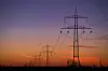 Strommasten zum Sonnenuntergang
