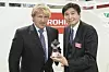 Rutronik-Chef Thomas Rudel erhielt von Satoshi Sawamura, President Rohm Co. Ltd den Preis überreicht.