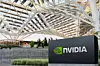 Platz 4: NVIDIA (USA) – Umsatz: €113,26 Mrd. NVIDIA ist der Marktführer im Bereich Grafikprozessoren (GPUs) und hat sich in den letzten Jahren auch als Treiber von KI- und Rechenzentrumstechnologien etabliert. Das 1993 gegründete Unternehmen startete als Entwickler von Grafikkarten für PC-Spiele, spielt heute aber eine zentrale Rolle in Künstlicher Intelligenz, Cloud Computing und autonomen Fahrzeugen. Mit leistungsstarken KI-Chips wie der H100-Serie und speziellen Hardwarelösungen für Rechenzentren hat NVIDIA eine entscheidende Position in wachstumsstarken Zukunftsmärkten erlangt. Besonders der Boom von KI-Anwendungen und das Wachstum im Bereich des Edge Computings haben dem Unternehmen in den letzten Jahren erhebliche Gewinne beschert.