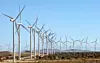 Platz 2: Alta Wind Energy Center, Tehachapi Pass (USA) – 1 548 MW 600 Vestas-Turbinen erstrecken sich über 130 km² im Mojave-Hochland Kaliforniens. Seit 2010 speist das AWEC bis zu 1,55 GW ein und bleibt der größte Onshore-Park der USA. Ein 25-Jahre-PPA mit Southern California Edison sichert den Absatz; jährlich werden laut Betreiber über 5 Mio. t CO₂ vermieden.
