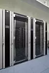 Bild 4: Im IT-Rack-System TS von Rittal lassen sich Server- und Netzwerktechnik gleichermaßen unterbringen.