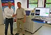 Bild 4: Boris Opfer (links, Systech Europe) und Alexander Beck (Göpel electronic) übernehmen die Integration von Boundary Scan im Flying-Probe-Testsystem.