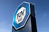 Werbetafel vom TÜV Süd vor blauem himmel
