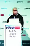 Prof. Dr. Jürgen Becker (KIT): „Die Skalierbarkeit von E/E-Architekturen im Auto, wie diese in den letzten 35 Jahren entwickelt wurden, stößt nun an techno- logische und geometrische Grenzen.“