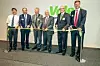 Stiv Smudja (Valeo), Marc Vrecko (Valeo), Jürgen Kessing (Oberbürgermeister), CEO Jaques Aschenbroich, Alexander Ziems (Valeo) sowie Axel Joachim Maschka (Valeo) eröffnen das neue Gebäude (v. l. n. r.)
