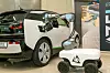 Der autonome mobile Laderoboter für E-Autos soll der E-Mobilität zu mehr Fläche verhelfen und Sorgen um Reichweite und Lademöglichkeiten ausräumen.
