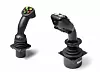 Besonders bei zeitlich umfangreichen Steuerungsvorgängen sind Joysticks nach wie vor die bessere Wahl.