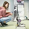 Spielerisch den Umgang mit Robotik ausprobieren - nur ein Angebot des Girls‘Day 2023, um Mädchen für technische Berufe zu interessieren.